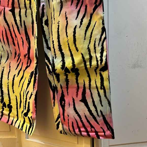 NWT Generation Kiss Wrap Around and Feral Tie Dye Jeans Size L - Picture 4 of 7